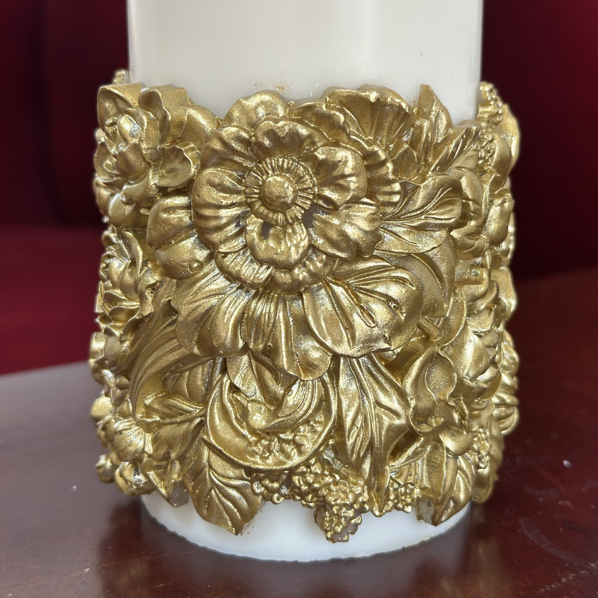 Świeca Pillar L Kwiaty Gold