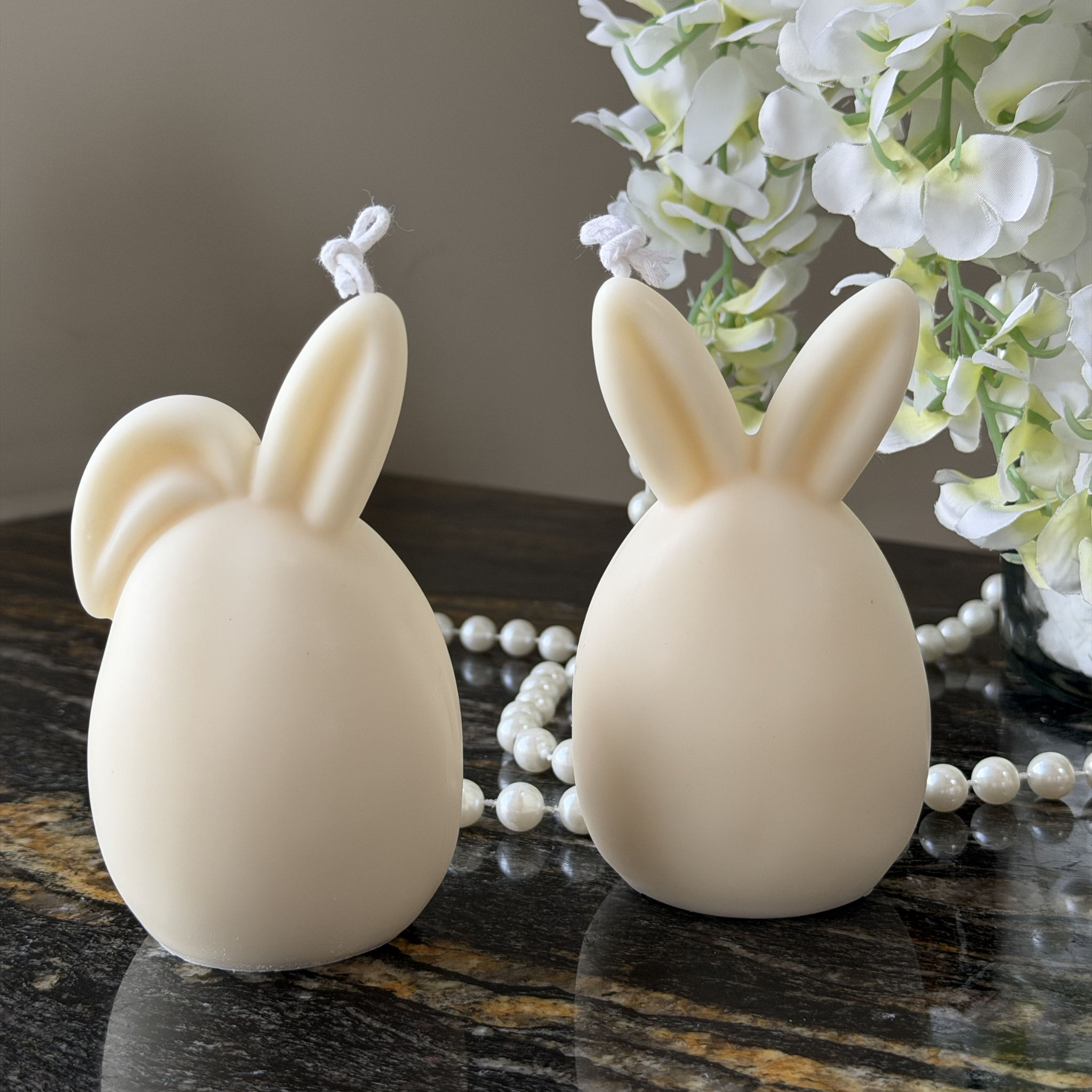 Świeca Jajko z uszkami postawionymi